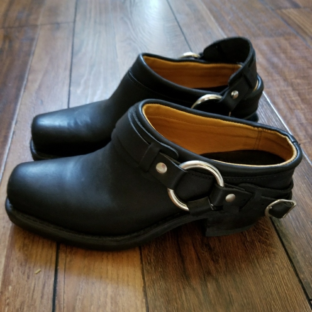 Frye USA sz 6 boots black hardware